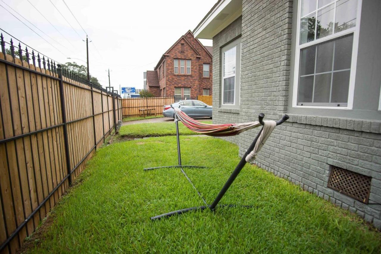 Wanderstay Houston Hostel Exterior photo