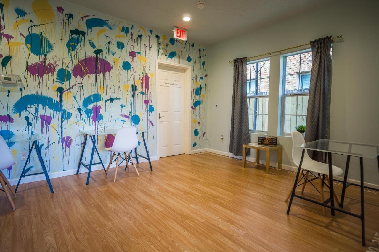 Wanderstay Houston Hostel Exterior photo