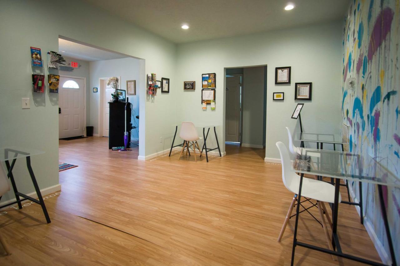 Wanderstay Houston Hostel Exterior photo